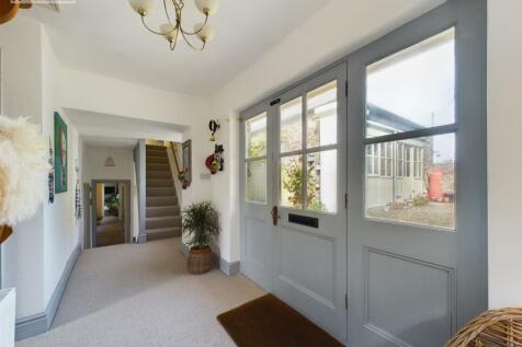 Entry Hallway .1.jpg