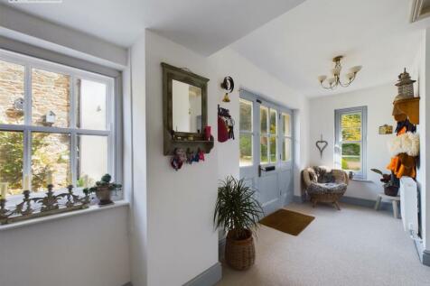 Entry Hallway .2.jpg