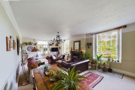 Living Room .3.jpg