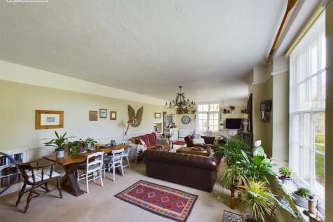 Living Room .1.jpg
