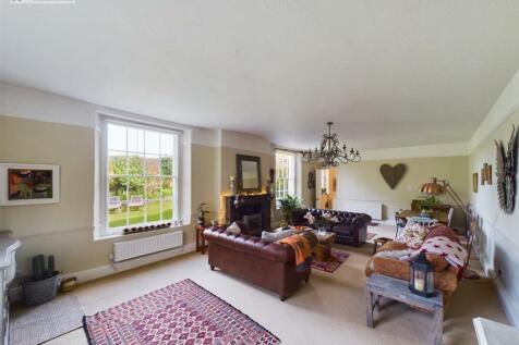 Living Room .2.jpg