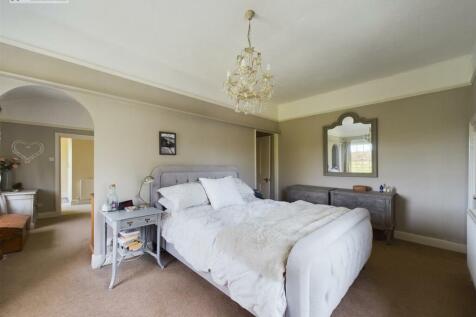 Bedroom 1 .2.jpg