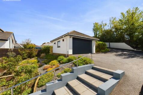 Garage and driveway.jpg