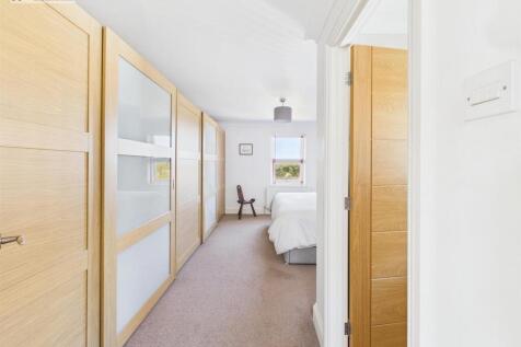 Bedroom 1 iv.jpg