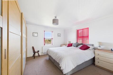 Bedroom 1.jpg