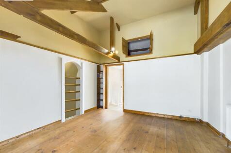 5 Gibbs Lane First Floor Bedroom Reception.jpg
