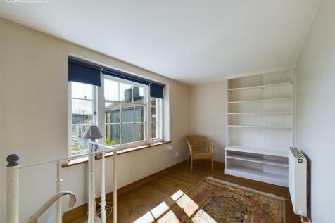 5 Gibbs Lane First Floor Sitting room ii.jpg
