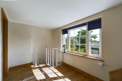 5 Gibbs Lane First Floor Sitting room.jpg