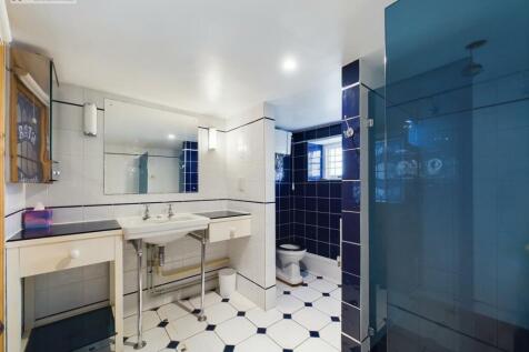 5 Gibbs Lane Bathroom.jpg