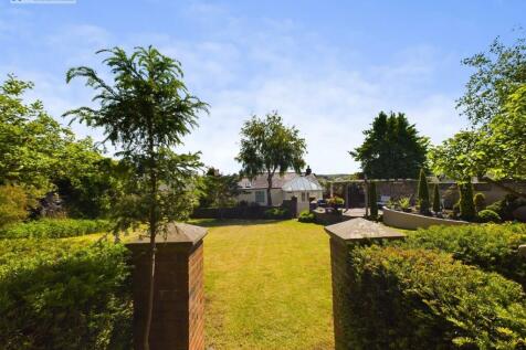 Rear garden v.jpg
