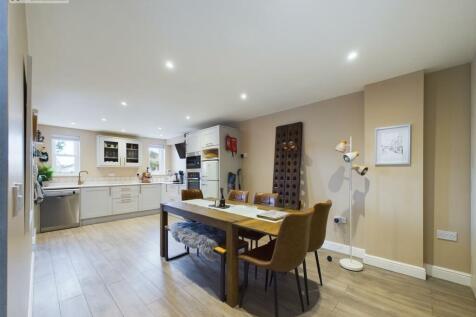 Kitchen Dining.jpg