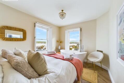 Bedroom 1.jpg