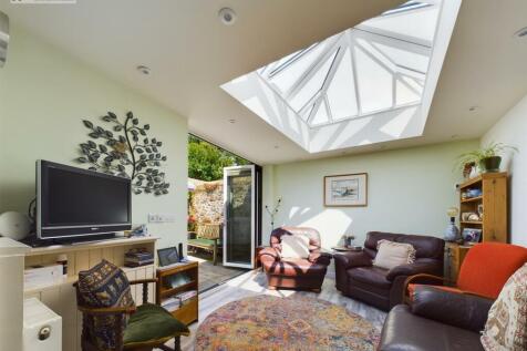 Rear reception with bi folding doors.jpg