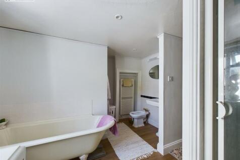 Bathroom (3).jpg