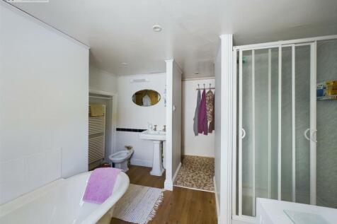 Bathroom (4).jpg