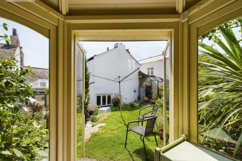 Rear garden v.jpg