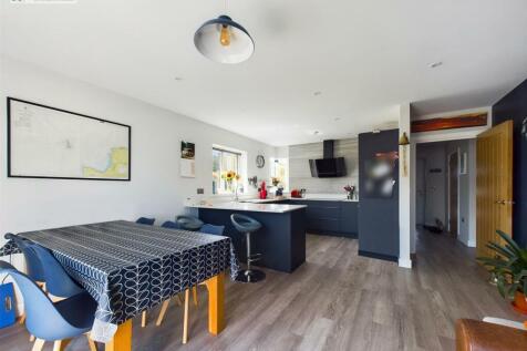 Bay Example Kitchen (3).jpg