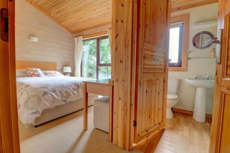 Bedroom 1 .1.jpg