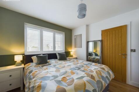 Bedroom 1 ii.jpg