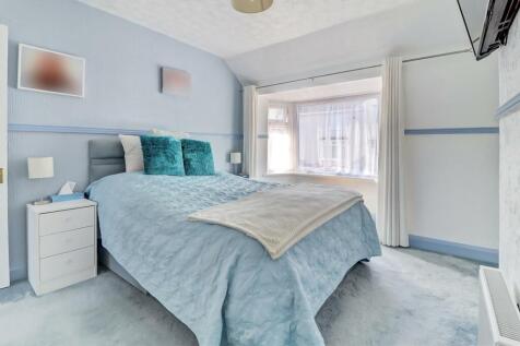 Bedroom 1 ii.jpg