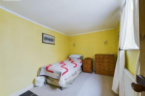 Bedroom 4.jpg