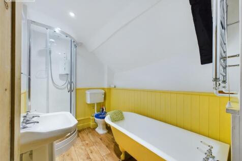 Bathroom.jpg