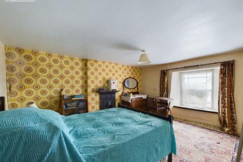 Bedroom 1 (16).jpg