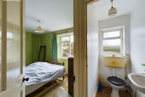 Bedroom 2 and WC (16).jpg