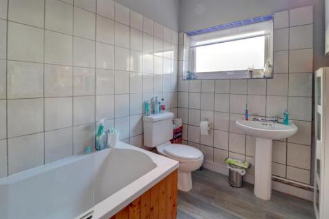 Bathroom.jpg