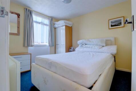 Bedroom 1.jpg