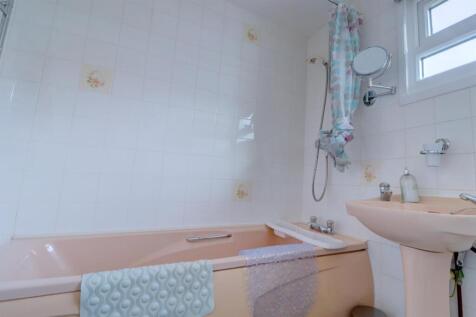 Bathroom.jpg