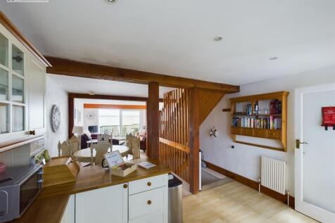 Kitchen through.jpg