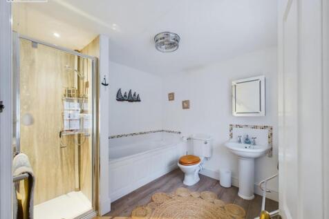 Bathroom new.jpg