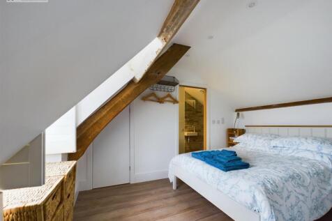 Bedroom 1 .1.jpg