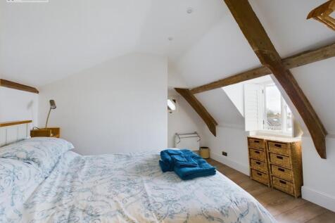 Bedroom 1 .3.jpg