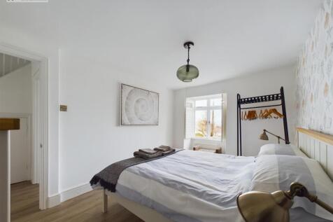 Bedroom 2 .2.jpg