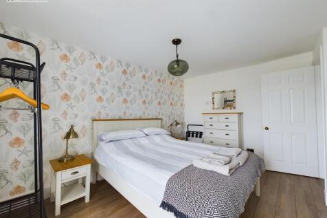 Bedroom 2 .3.jpg