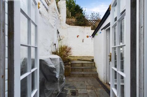Courtyard .3.jpg