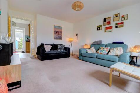Living Room .2.jpg