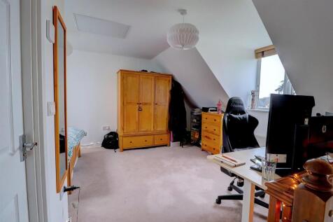 Bedroom 1 .1.jpg