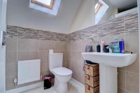 Bed 1 En Suite.jpg
