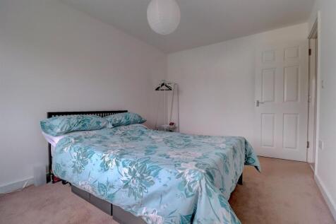 Bedroom 2 .2.jpg
