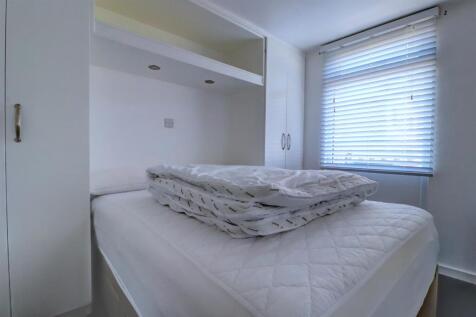 Bedroom 1 .2.jpg