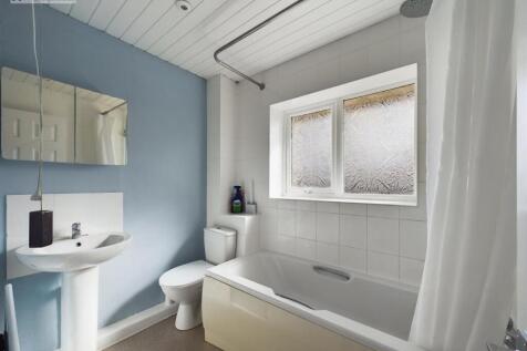 Bathroom .1.jpg