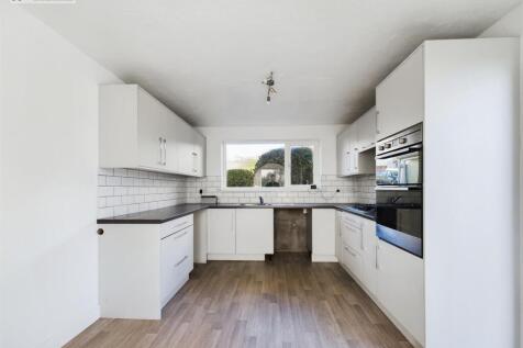 Kitchen .4.jpg