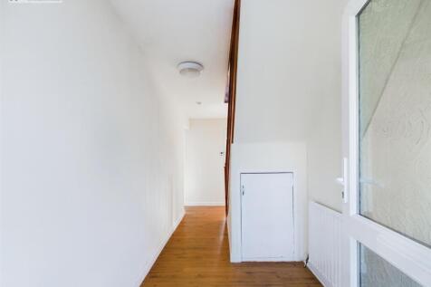 Hallway .1.jpg