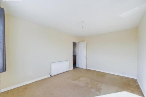 Bedroom 1 .2.jpg