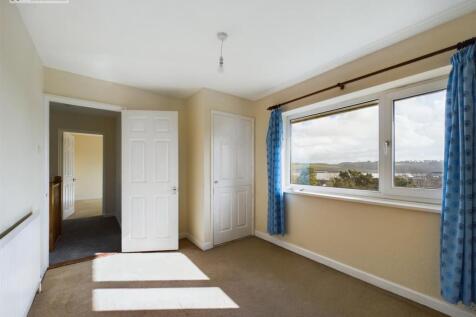Bedroom 2 .2.jpg
