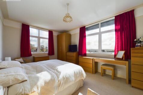 Bedroom 1 ii.jpg