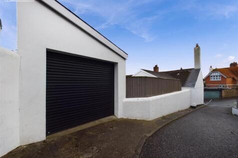 Garage .3.jpg